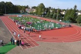 Nowy stadion lekkoatletyczny w SP nr 2 w Gniewkowie już otwarty. Zbudowano go z wsparciem "Polskiego Ładu". Zdjęcia