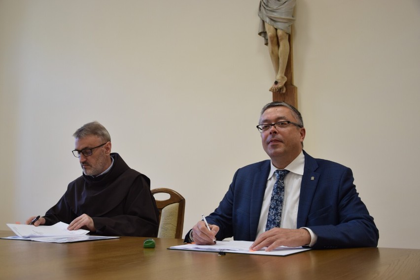 Podpisanie umowy o dofinansowaniu NFOŚ dla klasztoru...