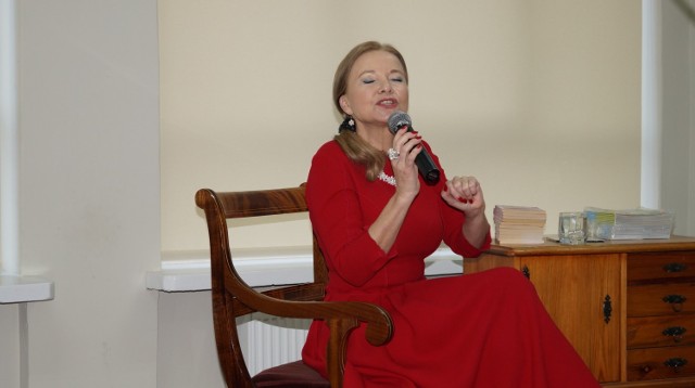 Laura Łącz wystąpiła w Kocku z recitalem „Między mną a tobą”. Na koncerty znanej aktorki przyszło liczne grono mieszkańców Kocka.