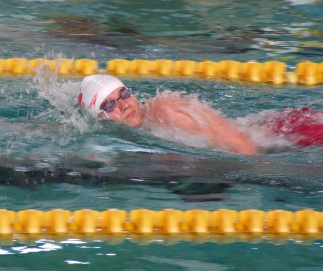 Adam Stanek w wyścigu na 800 m stylem dowolnym.