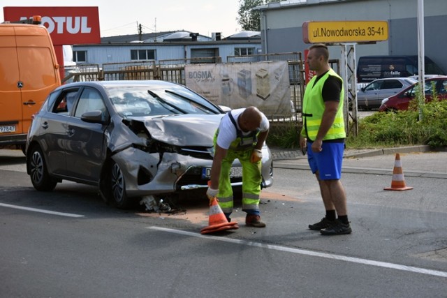 Wypadek na ulicy Nowodworskiej w Legnicy.