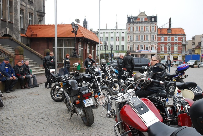 Krotoszyn: Oldtimersi rozpoczęli sezon motocyklowy (FOTY)