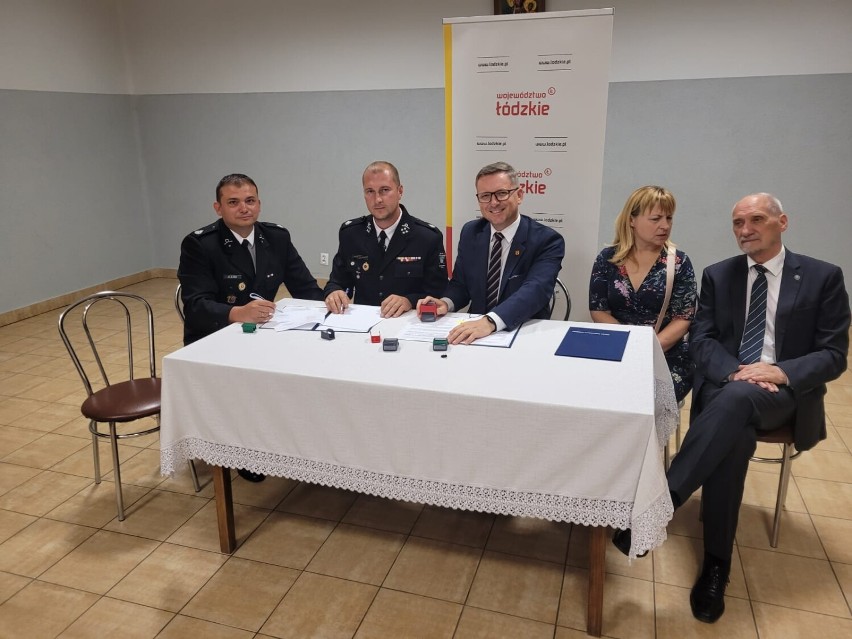 Grant dla KSRG OSP Wola Krzysztoporska. Strażacy otrzymali blisko 20 tys. zł ZDJĘCIA