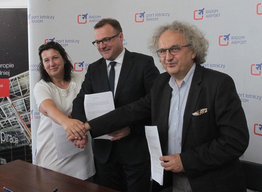 Umowę o współpracy podpisali wczoraj w Radomiu prezes Portu...
