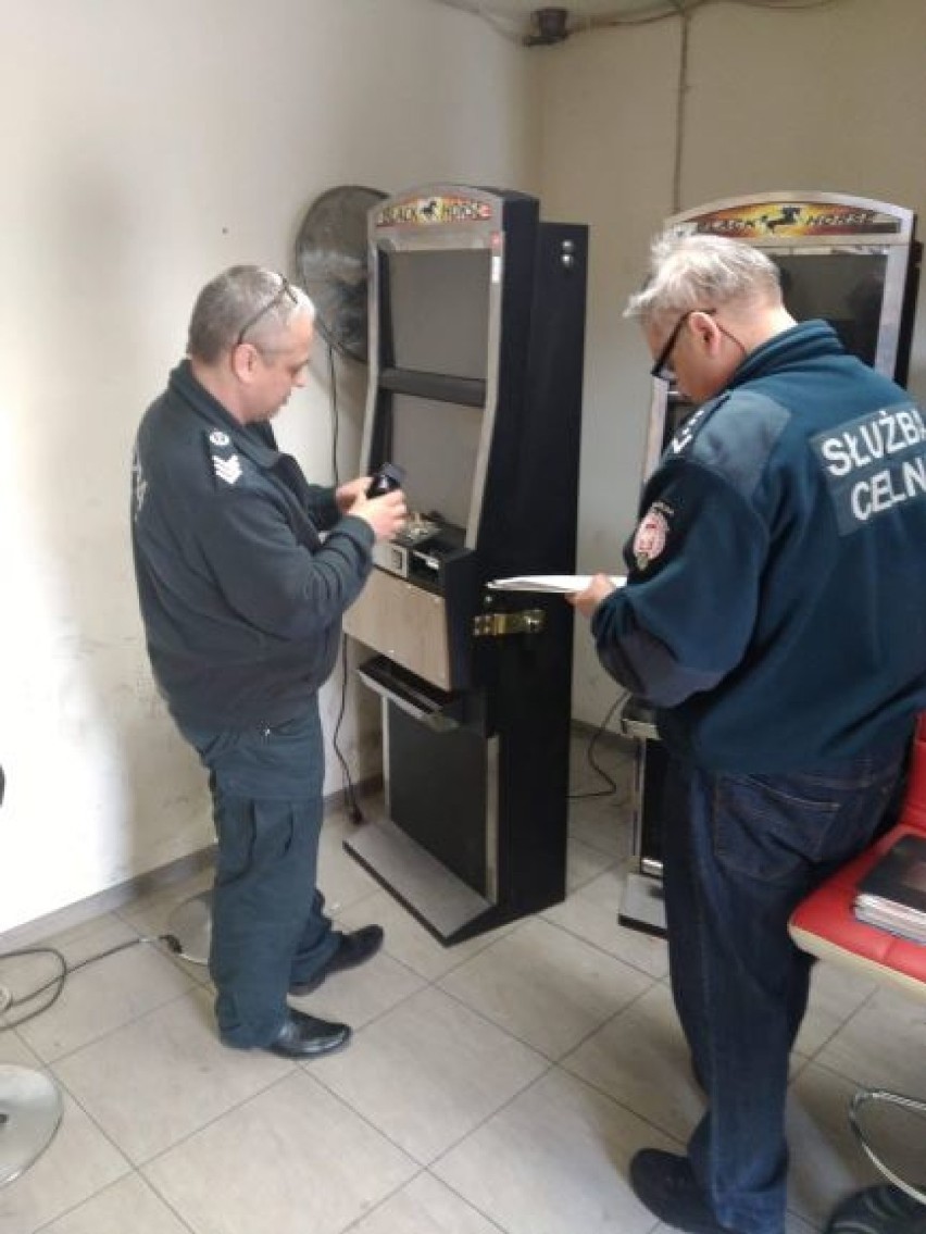 Syców: Nielegalne automaty już w rękach policjantów