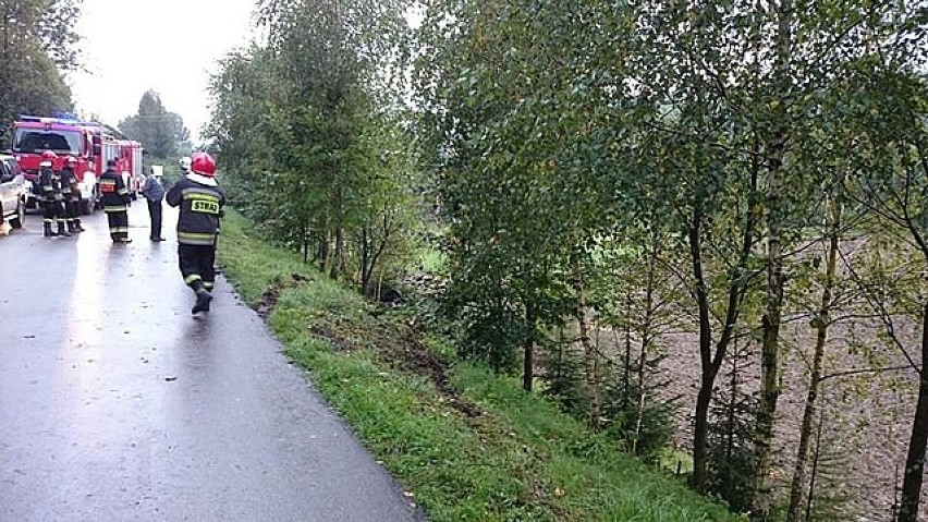 Wypadek w Nozdrzcu. Kierowca wjechał do rowu