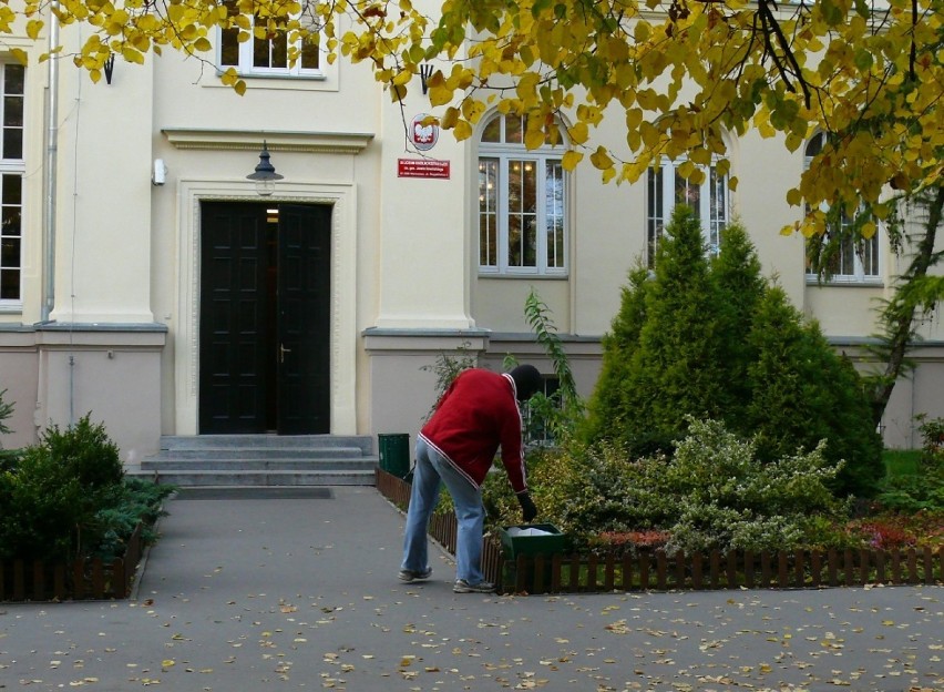 Materiały policji z kampanii "Aktywny Strzelec", która miała...