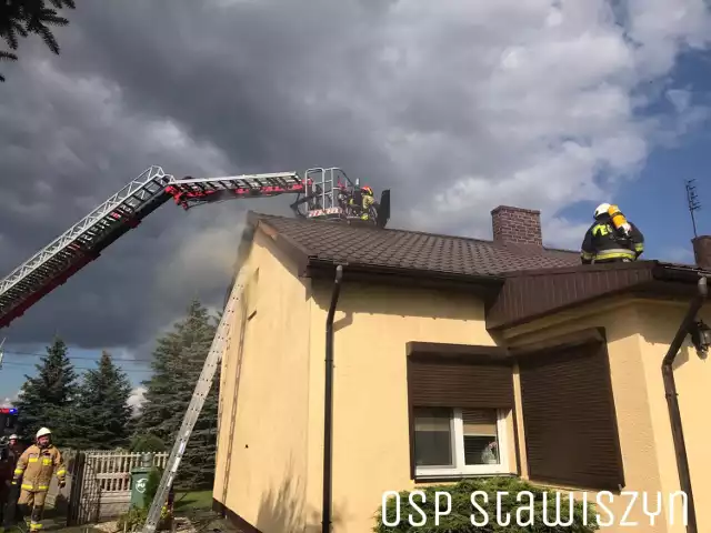 Pożar we wsi Werginki koło Stawiszyna. Palił się dom jednorodzinny