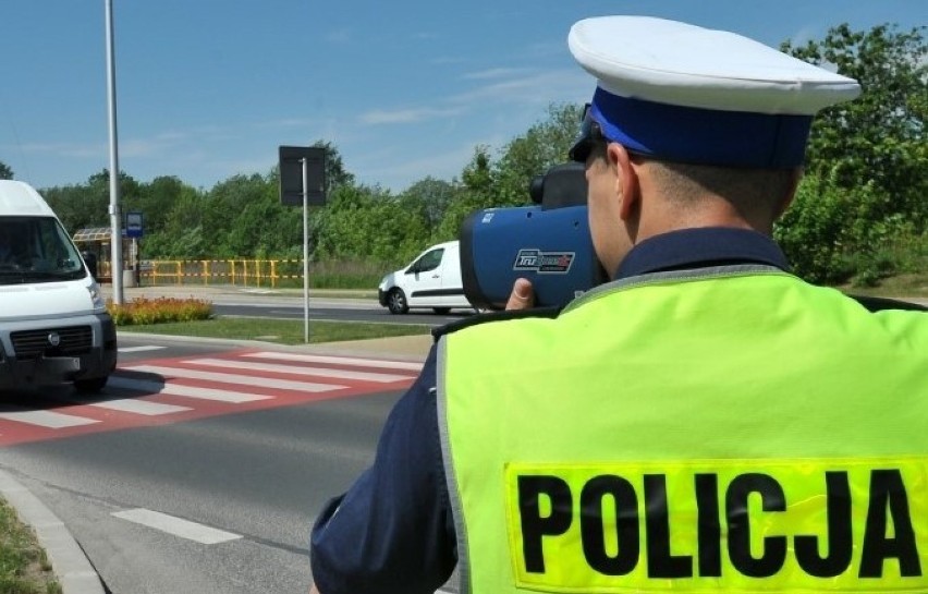 Kierowca motocykla został zatrzymany przez policjantów za...