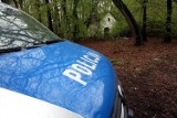 Zwłoki w Lasku Złotoryjskim w Legnicy. W opuszczonym budynku znaleziono ciało mężczyzny. Na miejscu pracują służby [ZDJĘCIA]