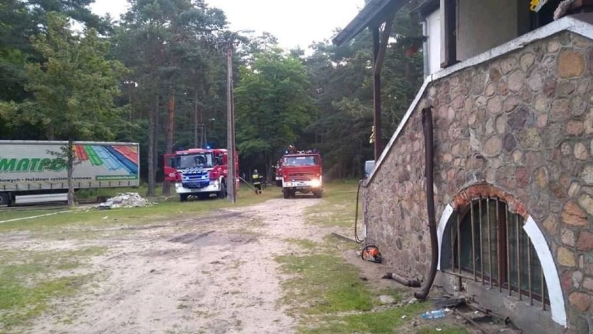 Powiat bełchatowski. Pożar w dawnym ośrodku wypoczynkowym. W pożarze zginął koń