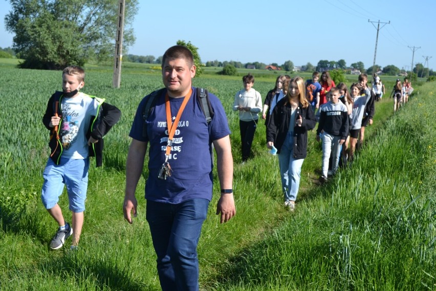 Pieszy Rajd na trasie Suchy Dąb – Krzywe Koło. Spacer czerwonym szlakiem „Motławskim”