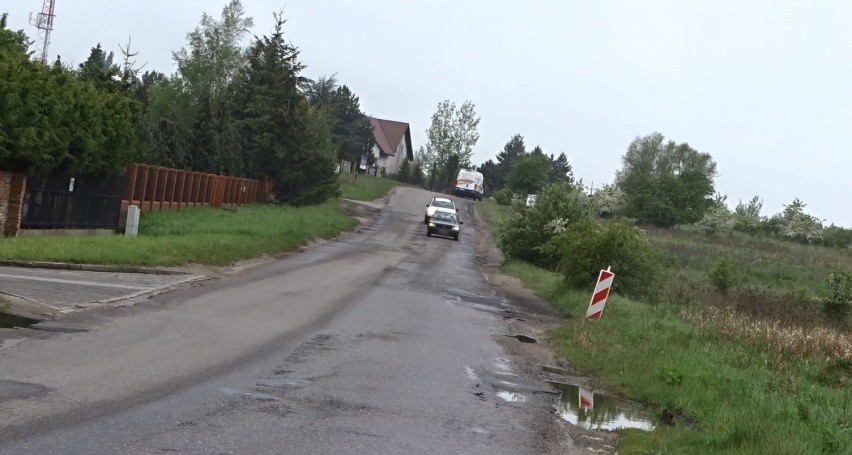 Mieszkańcy biją na alarm. Chcą natychmiastowego remontu drogi [WIDEO, ZDJĘCIA]