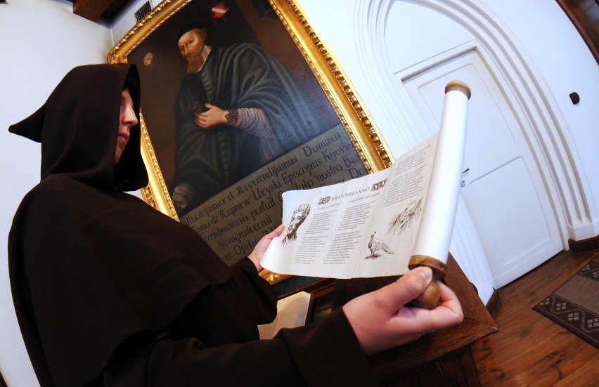 Bibliotekę Bernardynów, mieszczącą się w gmachu Wojewódzkiej...