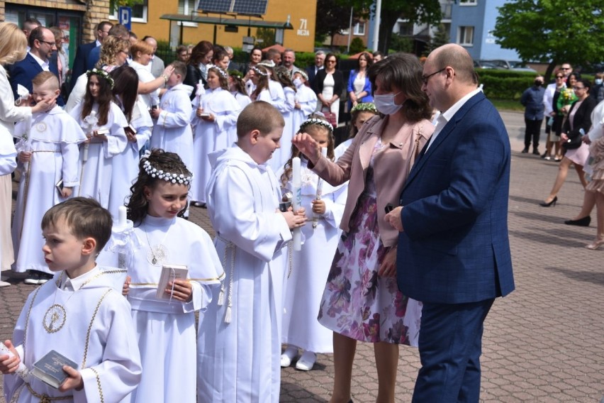 Druga grupa dzieci z parafii pw. św. Wojciecha w Wągrowcu przystąpiła do Pierwszej Komunii Świętej 