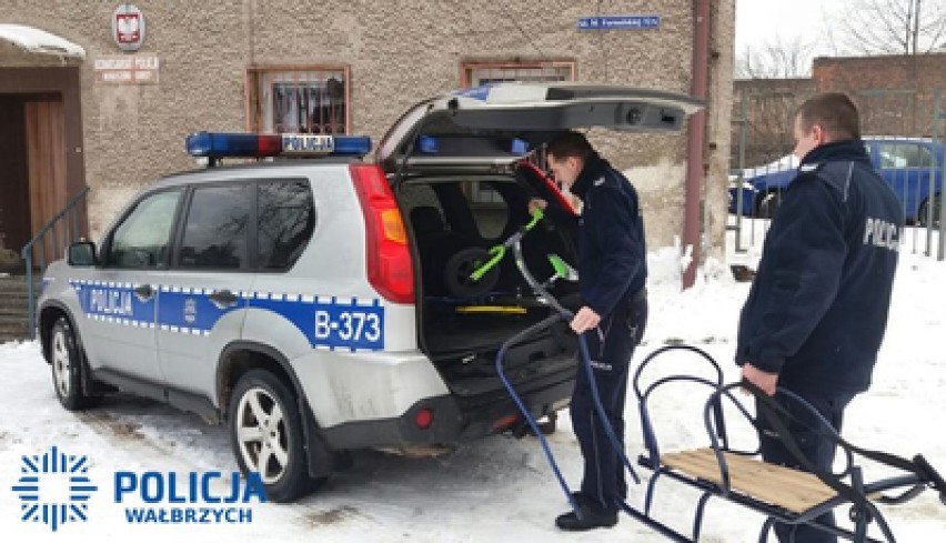 Policjanci z Boguszowa-Gorc zatrzymali 26-latka, który z pomieszczenia gospodarczego ukradł między innymi sanki