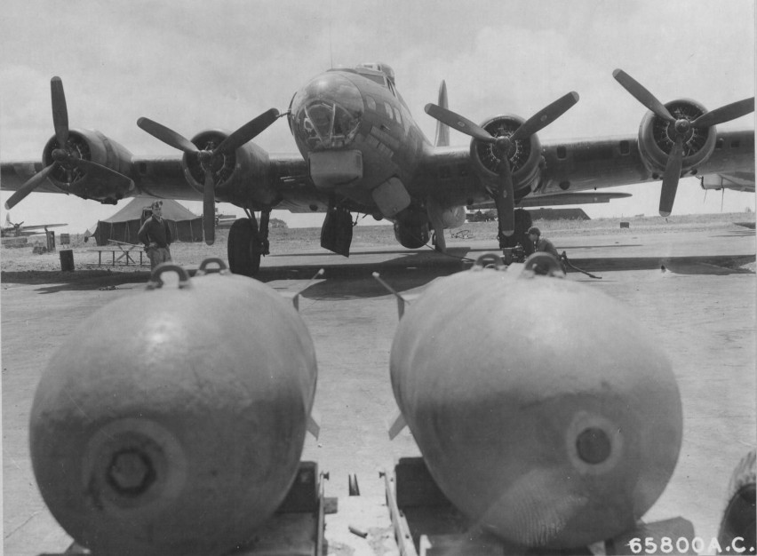 "Latająca forteca" B-17. Takie maszyny latały w czasie wojny...