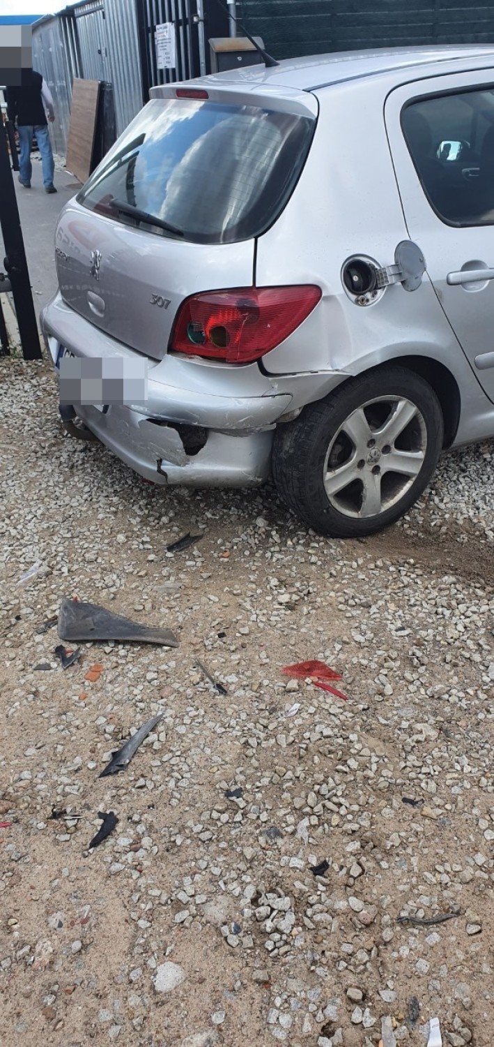 Wypadek z udziałem pięciu samochodów we Włocławku. Koparka uderzyła w peugeota [zdjęcia]