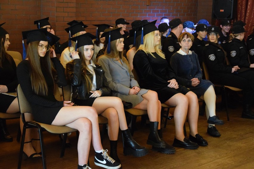 Maturzyści z Zespołu Szkół Technicznych w Śremie zakończyli rok szkolny. Przed abiturientami egzamin dojrzałości [zdjęcia]