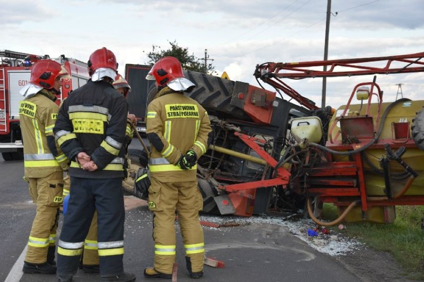 Wypadek na ul. Rolnej w Śremie. Tir zderzył się z ciągnikiem