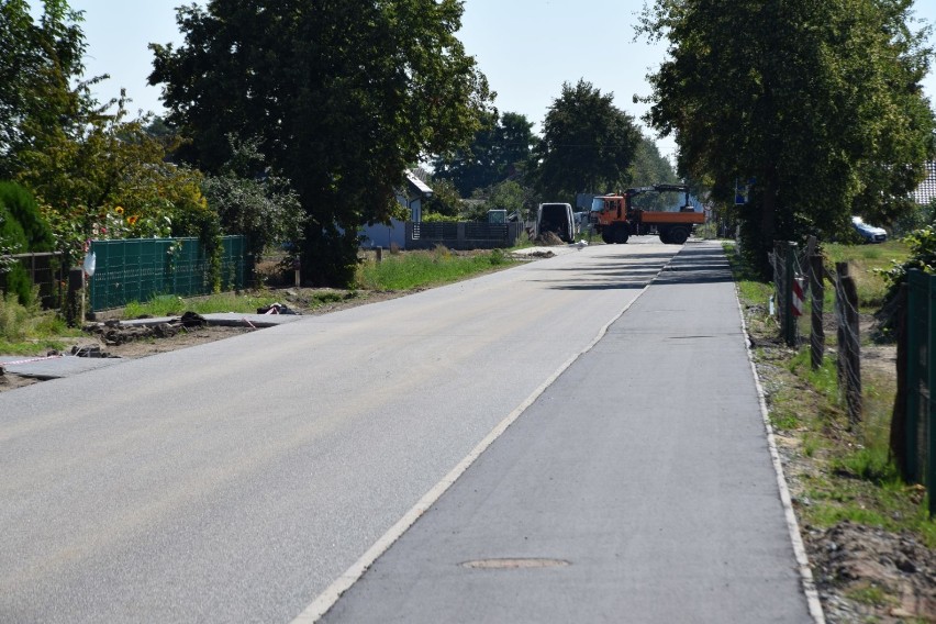 GMINA KOŚCIAN. Trwa przebudowa drogi z Racotu do Wyskoci. Uważajcie na utrudnienia w ruchu [ZDJĘCIA]