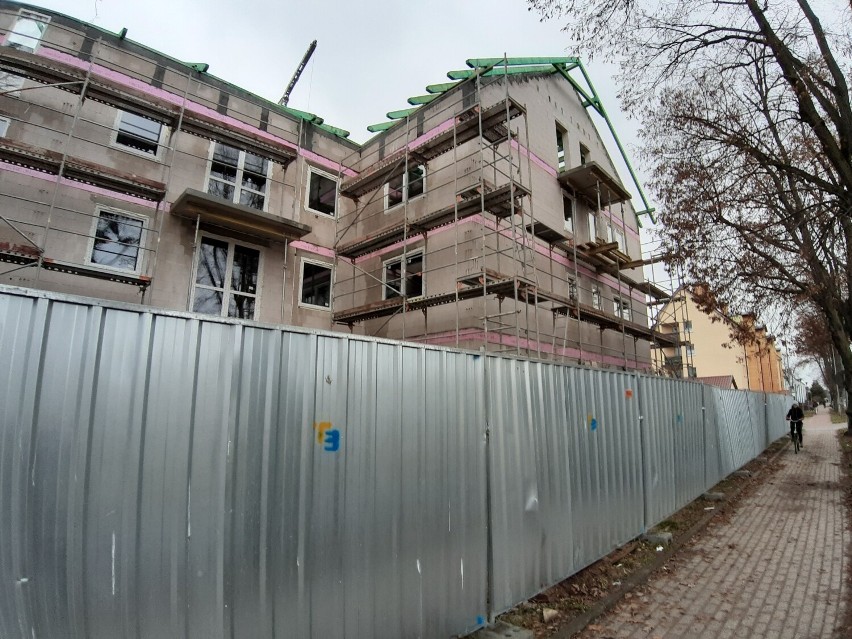 Nowe mieszkania komunalne przy ulicy Polnej w Szczecinku. Kiedy finał budowy? [zdjęcia]