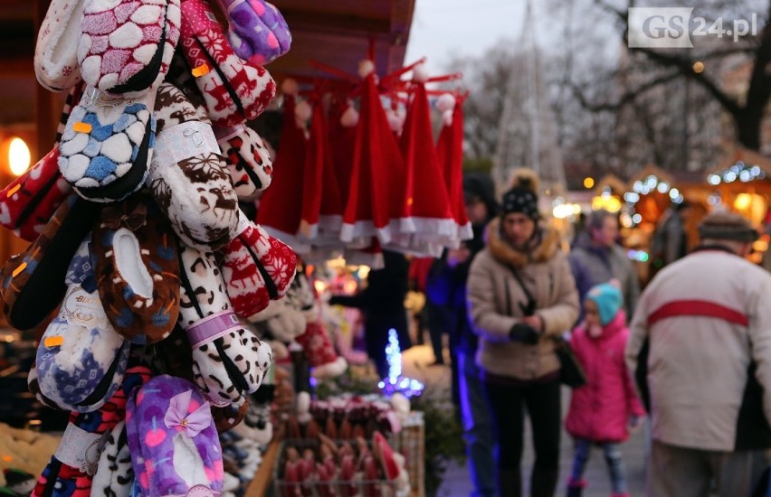 Świąteczny jarmark w Szczecinie i wielka ciężarówka Coca-Coli [ZDJĘCIA, WIDEO]