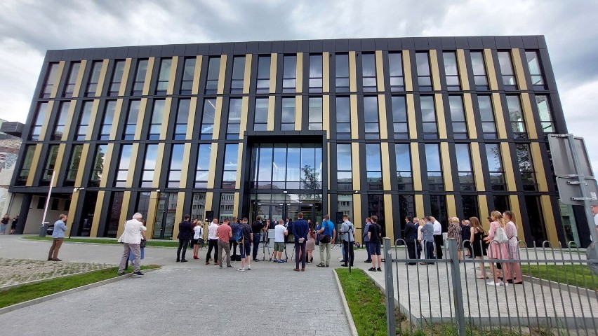 Nowy Sącz. Minister Przemysław Czarnek na otwarciu nowego budynku Instytutu Ekonomicznego PWSZ. Mamy zdjęcia