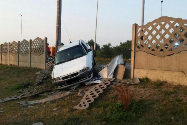 Na Tomaszowskiej w Łodzi pijany wjechał w ogrodzenie