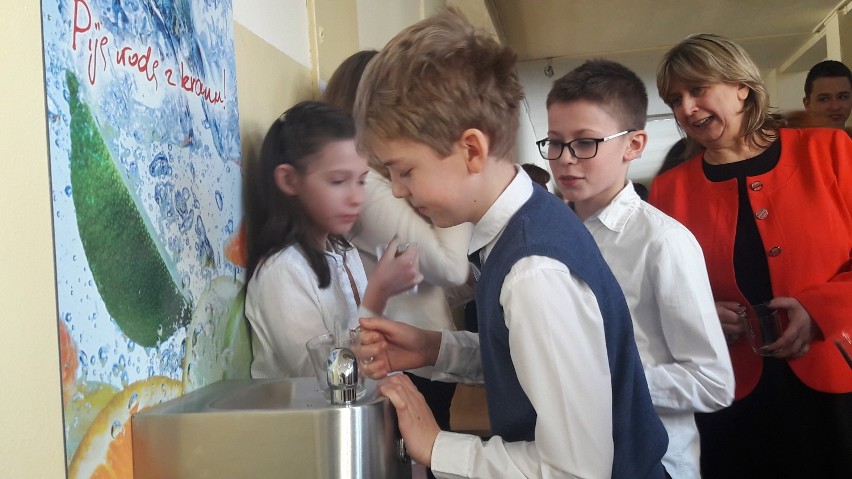 W tarnogórskich szkołach działają źródełka wody pitnej ZDJĘCIA