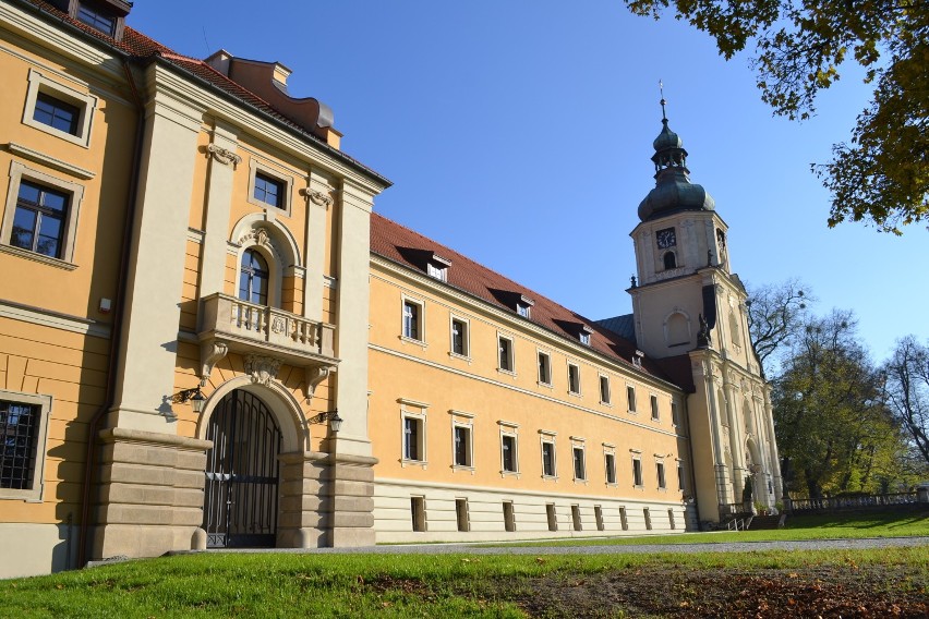 Wirydarz w opactwie w Rudach gotowy [ZDJĘCIA}