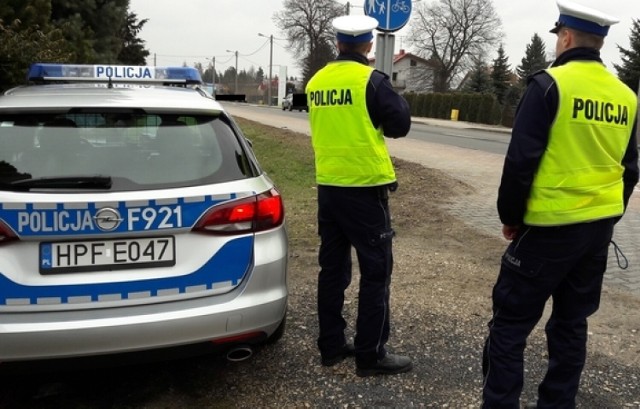 Policjanci z Posterunku Policji w Szczercowie zwrócili uwagę na audi