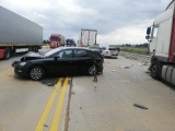 Wypadek na autostradzie A1 koło Kamieńska. Zderzenie pięciu samochodów