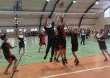 Młodzi koszykarze ze Szkoły Podstawowej nr 2 w Koluszkach najlepszą drużyną w Gminnej Spartakiadzie Sportowej