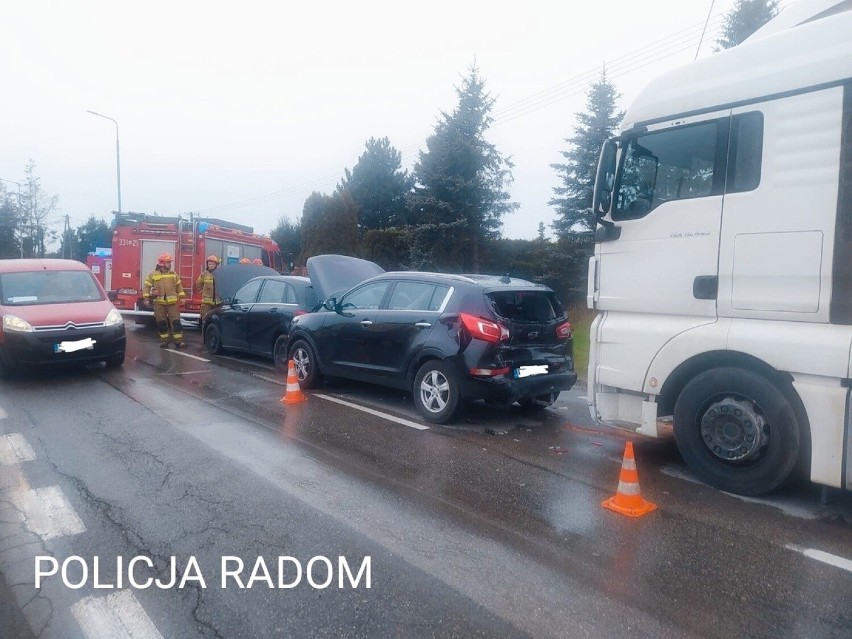 Na ulicy Wolanowskiej w Radomiu zderzyły się ciężarówka i...