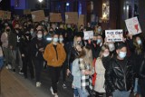 Protest przeciwko wyrokowi Trybunału Konstytucyjnego - mieszkańcy przeszli ulicami Sierakowic [ZDJĘCIA]