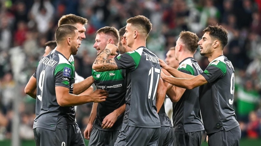 Lechia Gdańsk - Legia Warszawa 3.10.2021 r. Oceniamy biało-zielonych. Maciej Gajos królem środka pola, wysokie noty piłkarzy Lechii! GALERIA