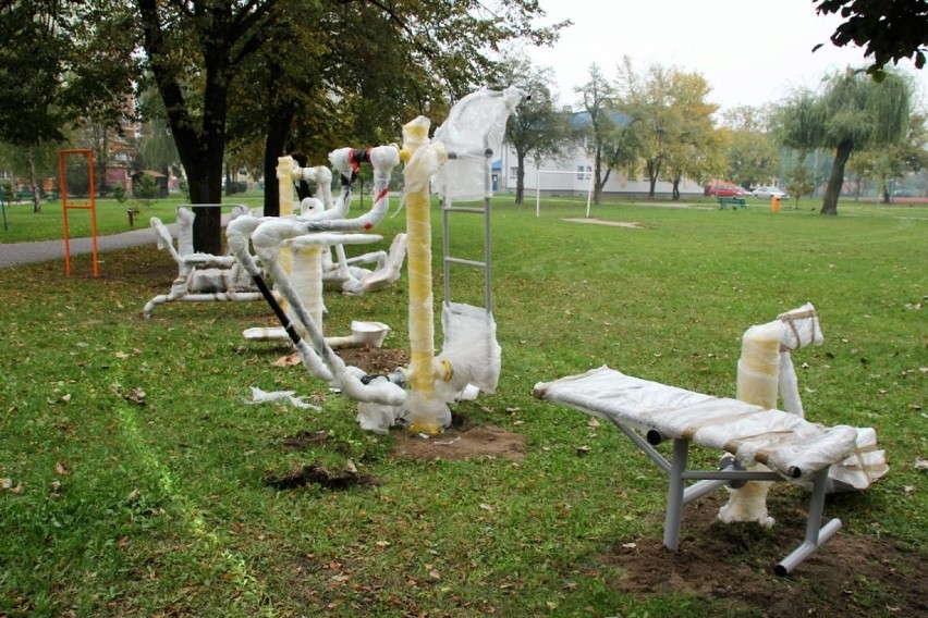 Zewnętrzna siłownia powstaje w parku Broniewskiego w Sieradzu. Lokalizację wskazali mieszkańcy