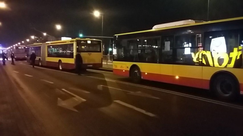 Autobus potrącił pieszego. Utrudnienia na Woli