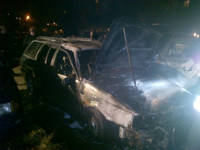 Pożar auta w Jaworznie. Trzy samochody stanęły w ogniu.