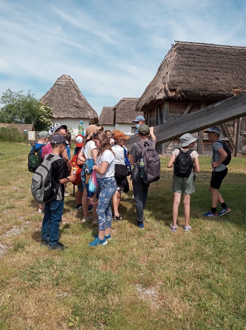 Zwiedzali Archikolegiatę w Tumie i skansen w Kwiatkówku