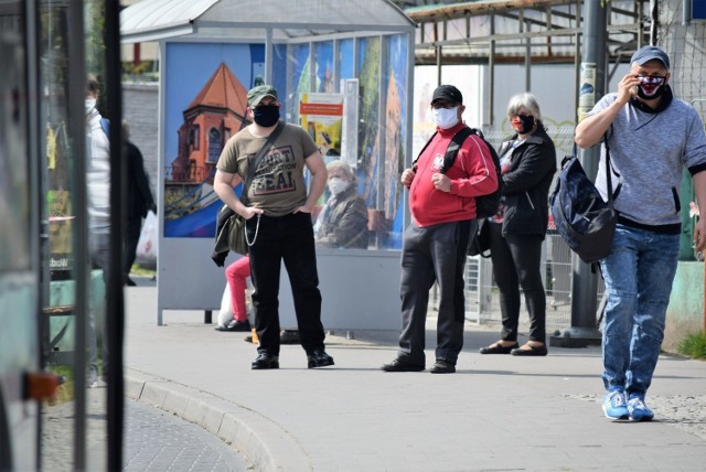 Kolejne zniesienie obostrzeń w sobotę, 15 maja. Zobacz, co się zmieni >>> Zniesienie obowiązku noszenia maseczek na świeżym powietrzu.

Zobacz kolejne zdjęcia. Przesuwaj zdjęcia w prawo - naciśnij strzałkę lub przycisk NASTĘPNE >>>