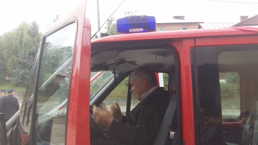 Nowy wóz strażacki dla OSP w Podlesiu ZDJĘCIA
