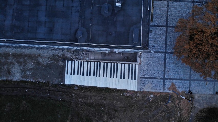 Kraków. Schody przy Nowohuckim Centrum Kultury zamieniły się w klawiaturę fortepianu [ZDJĘCIA]