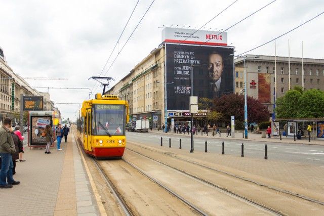 Nie ma sposobu na szpetne reklamy w stolicy? Na razie nie znikną