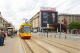 Nie ma sposobu na szpetne reklamy w stolicy? Na razie nie znikną 