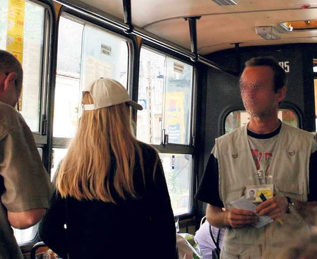 Bilety w łódzkich tramwajach i autobusach codziennie sprawdza ponad 100 kontrolerów.