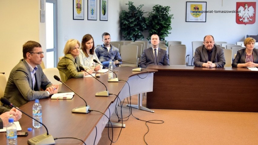 Kolejne posiedzenie sztabu zarządzania kryzysowego w Starostwie Powiatowym w Tomaszowie [FOTO]