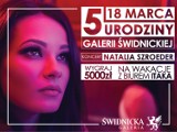 Natalia Szroeder zaśpiewa podczas piątych urodzin Galerii Świdnickiej