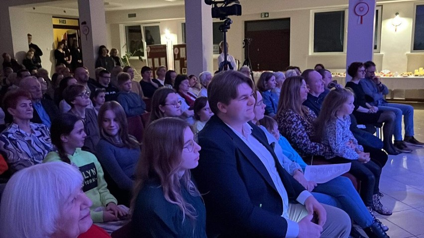 Wieczornica "Pro Memoria" w Dolsku. Tak mieszkańcy gminy i uczniowie z Masłowa uczcili 105. rocznicę Powstania Wielkopolskiego [zdjęcia]